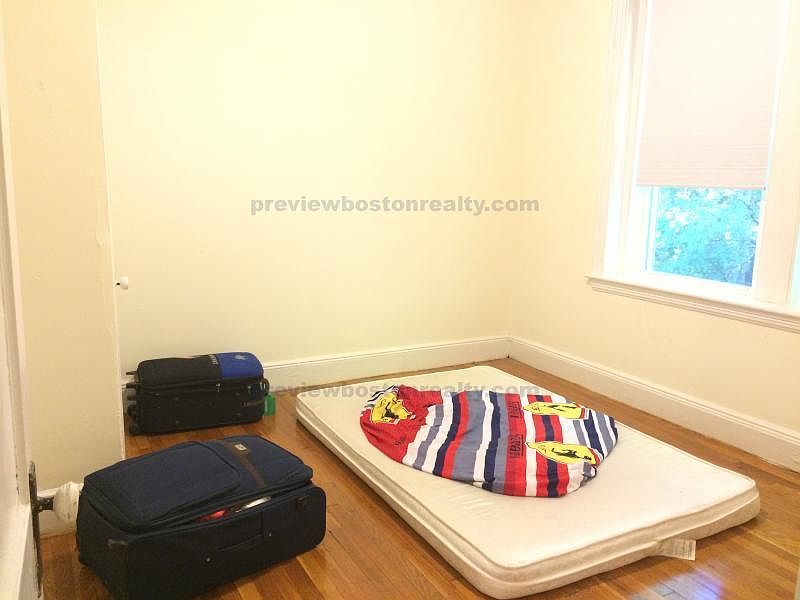 2nd image of 1713 Commonwealth Ave #T8