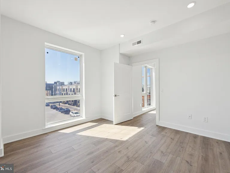 1350 N Front St #203 — Photo 6