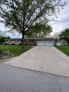 419 Town And Country Ln, Trenton, MO, 64683