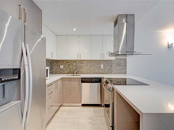 5th image of 20367 W Country Club Dr #L25
