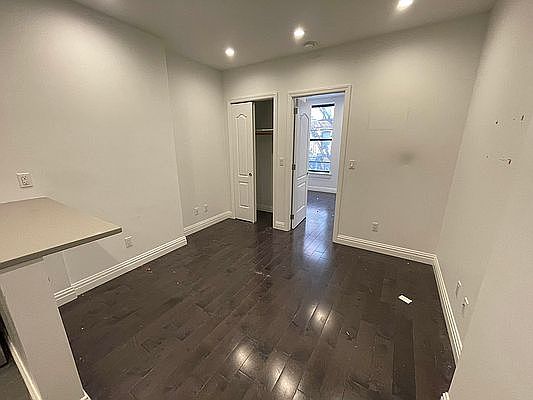 3rd image of 132 Orchard St APT 3