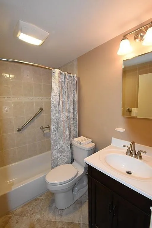 2 bed, 802 sqft, $1,950 — Photo 3