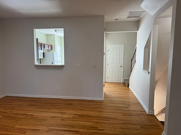 4th image of 308 Canewood Pl