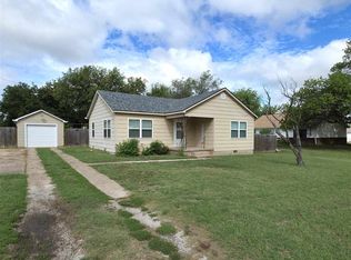 1111 N 13th St, Perry, OK 73077