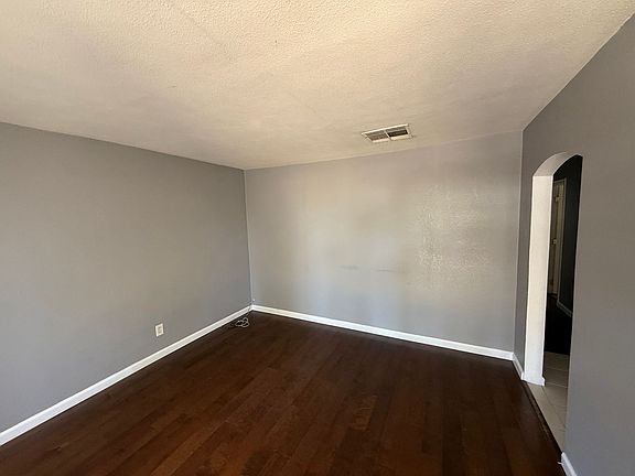 3rd image of 3120 33rd Ave