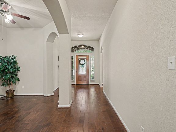 5th image of 1912 Hill Manor Dr
