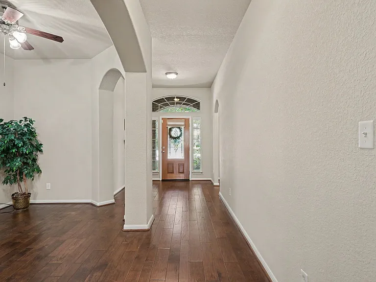 1912 Hill Manor Dr — Photo 5