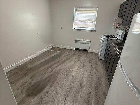 2nd image of 700 Cedar Ln