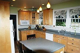 5th image of 2415 Hillview Ave
