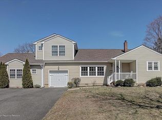 5 Acker Dr, Middletown, NJ 07748