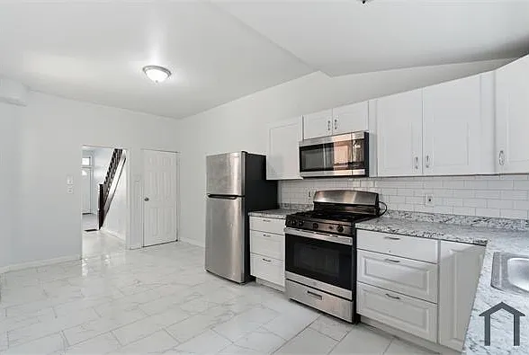 862 E Cornwall St — Photo 11
