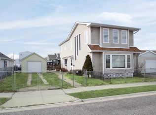 823 S 7th St, Lindenhurst, NY 11757