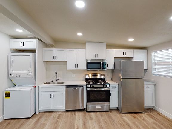 3rd image of 1017 E Amelia Ave Unit A