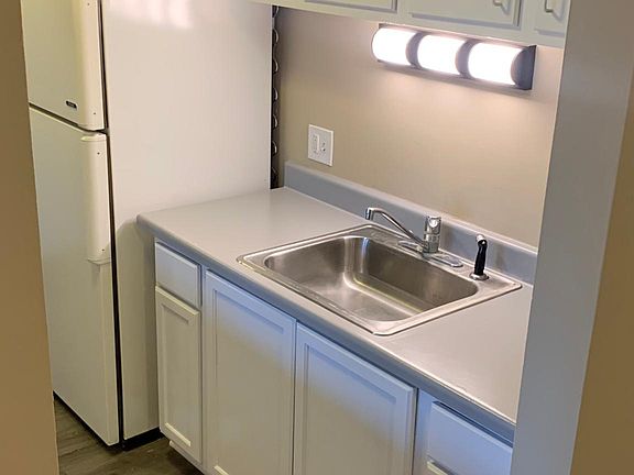 3rd image of 7000 Villa Dr APT 8