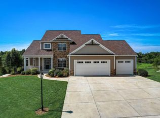 3609 Howell Oaks Dr, Waukesha, WI 53188