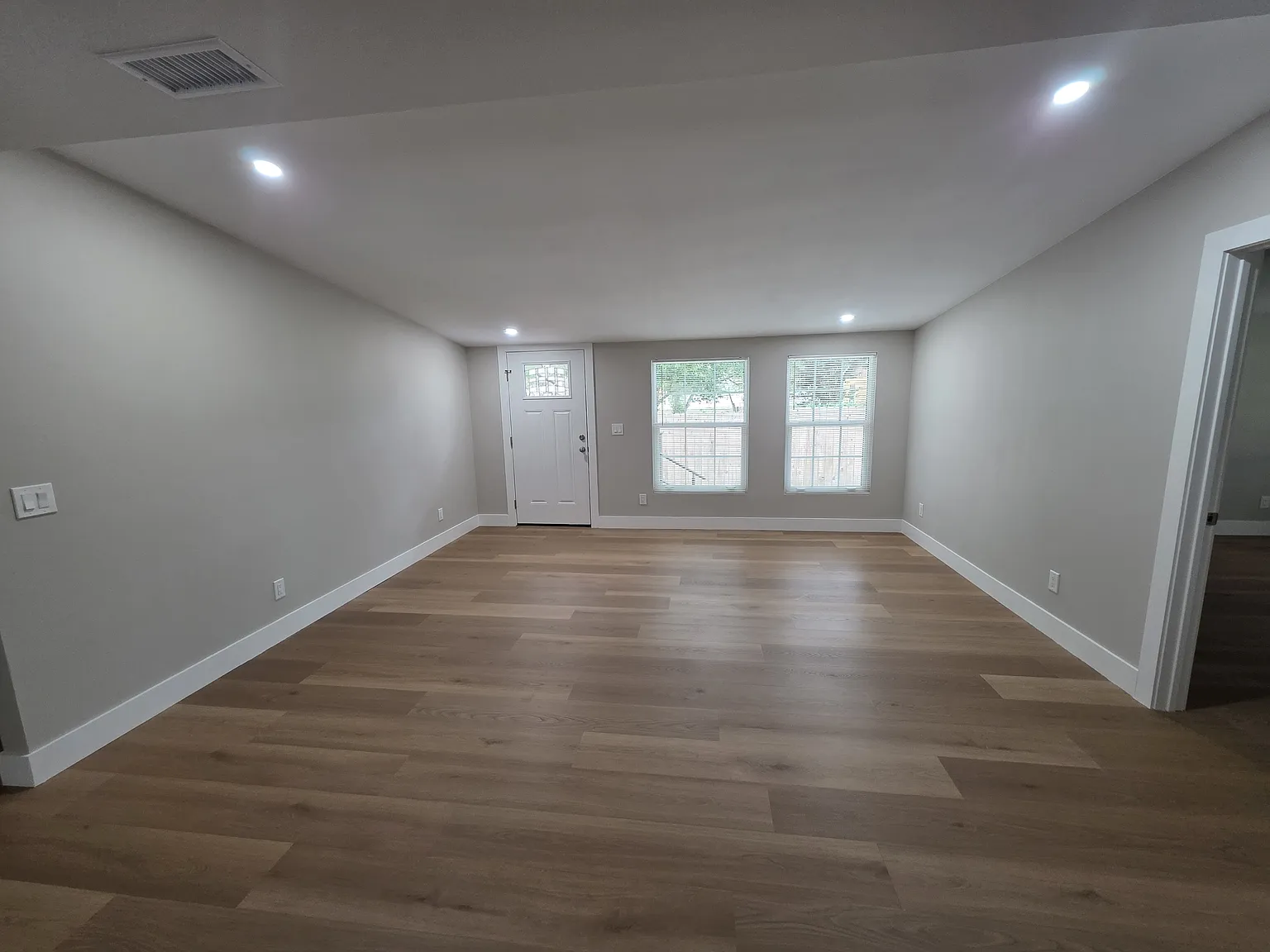 3 bed, $1,800 — Photo 4