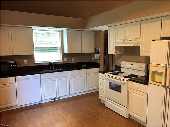 5th image of 9045 Highland Dr