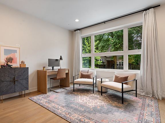 4th image of 3026 W Lyndale St #1