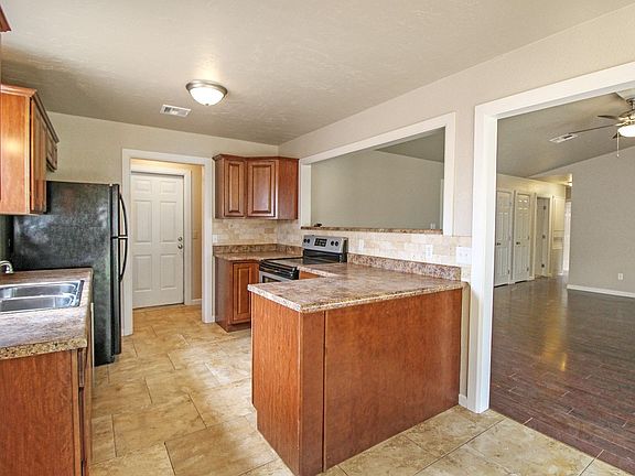 2nd image of 2909 Fairfield Dr