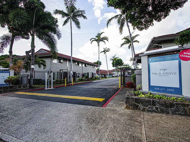 Come home to Mala Grove Townhomes in Waipahu, HI