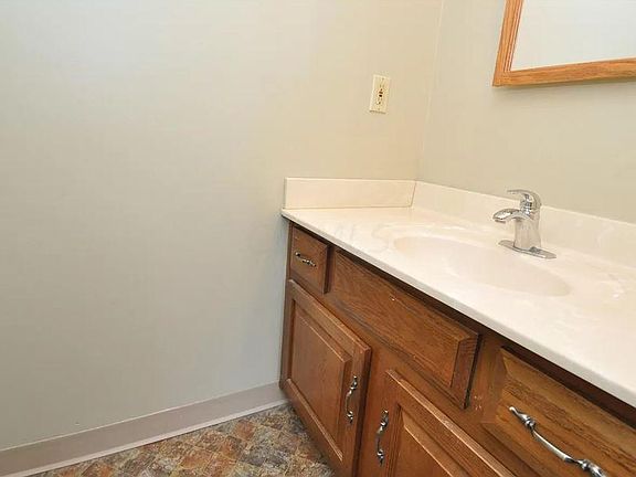 4th image of 7055 Muirfield Dr