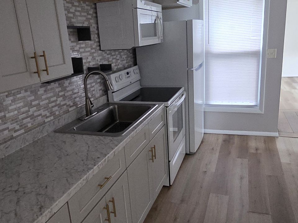 1st image of 164-166 Main St #166B