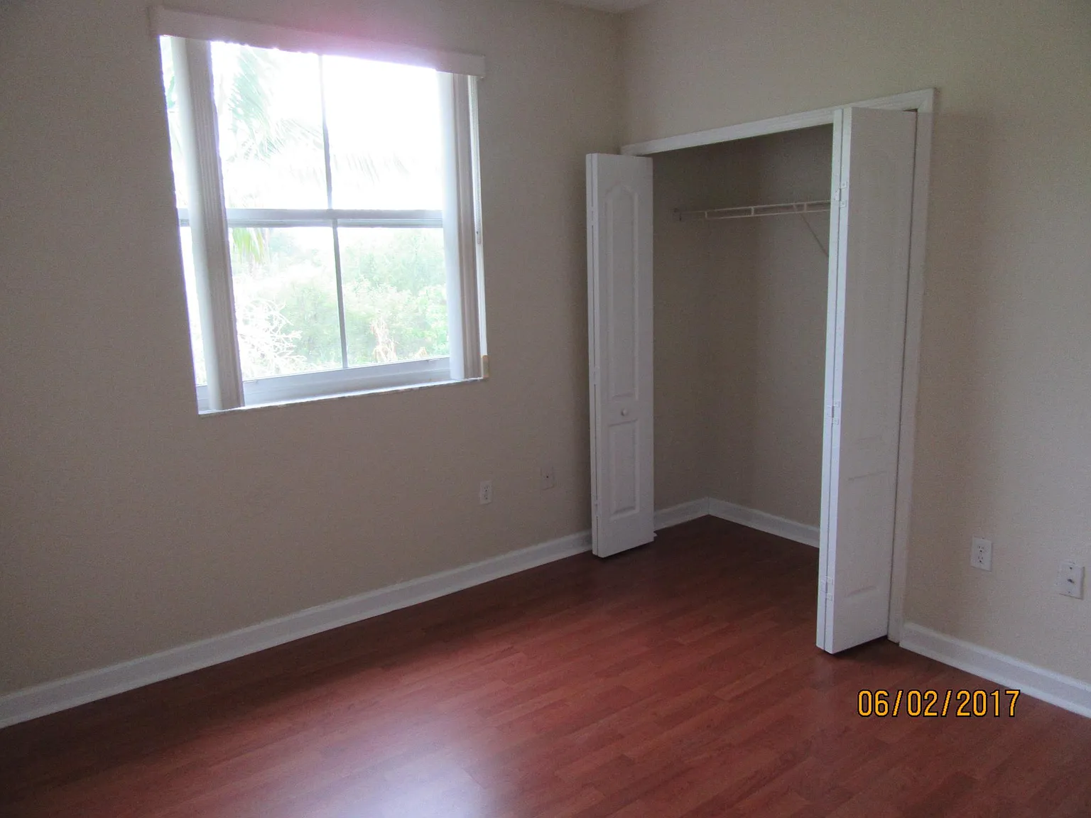 3 bed, 1076 sqft, $2,000 — Photo 3