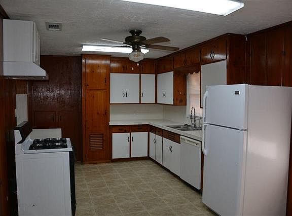 4th image of 425 W McNeese St