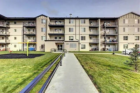 121 McLaughlin Dr #216