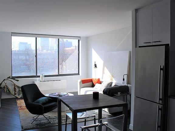 3rd image of 250 E Houston St #2GG