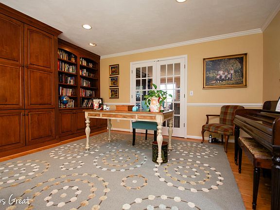 5th image of 4676 Chippenham Dr