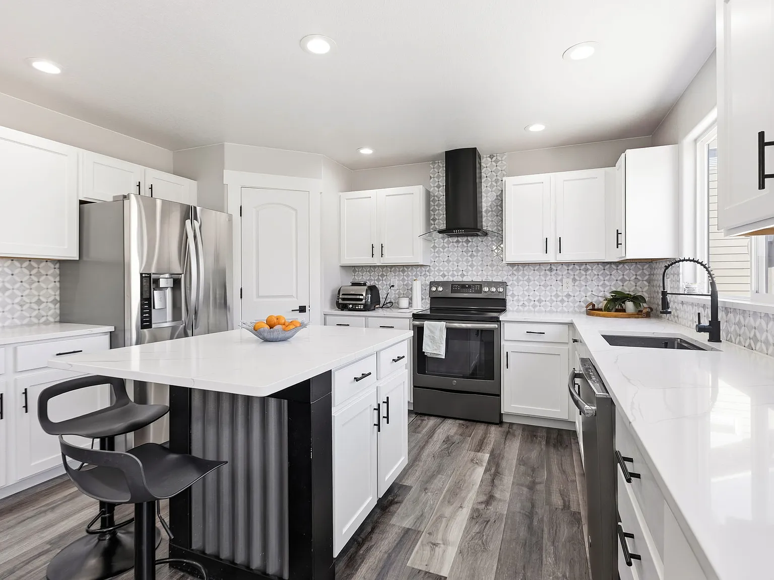 4 bed, 3.5 bath, 2507 sqft, $3,100 — Photo 2