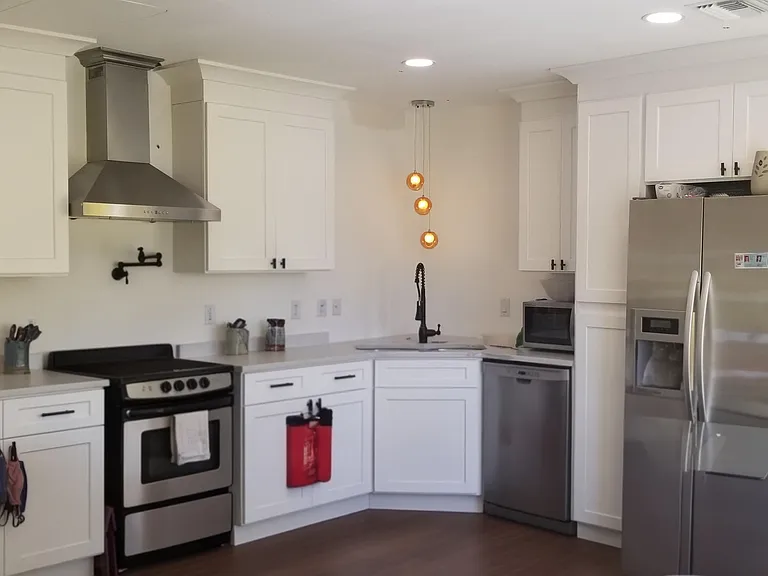 2902 S Manhattan Ave — Photo 3