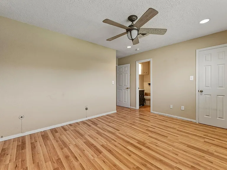 5211 Court Rd — Photo 23