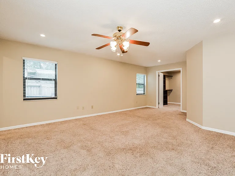 520 Whispering Oak Ln — Photo 9