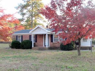 121 Harmon St, Clinton, NC 28328