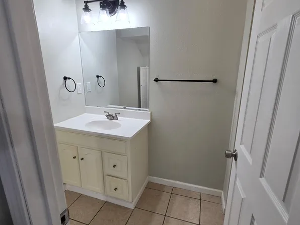 1306 W Main St APT 1, Belleville, IL 62220