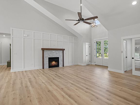 4th image of 369 Pine Dr
