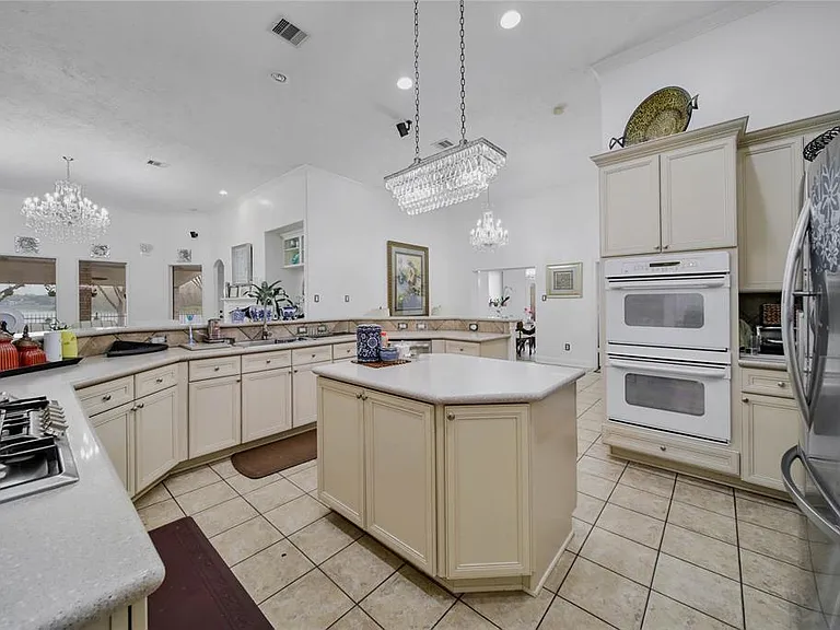 3831 Lakeridge Canyon Dr — Photo 11
