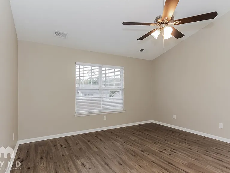 712 Raindrops Rd — Photo 8