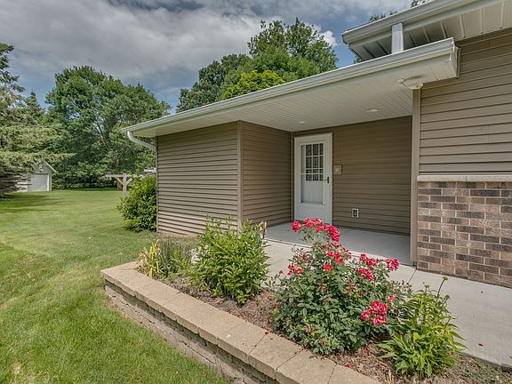 4th image of 525 Woodside Ct