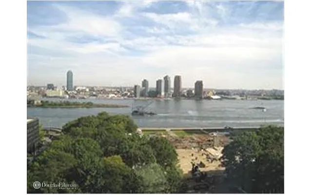 Rented by Douglas Elliman | media 14