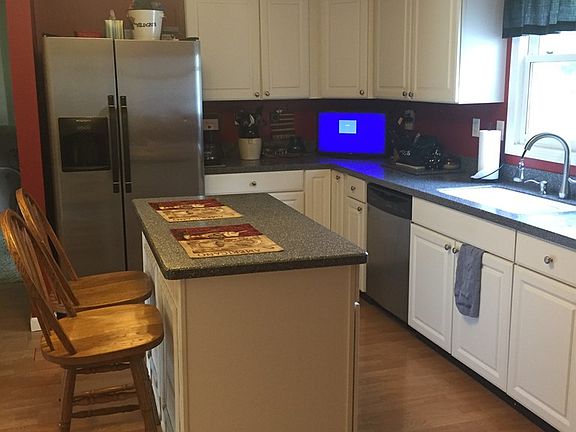 3rd image of 1566 E Algonquin Dr