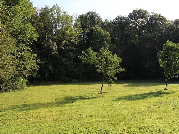 5th image of 33 Woody Knoll Dr