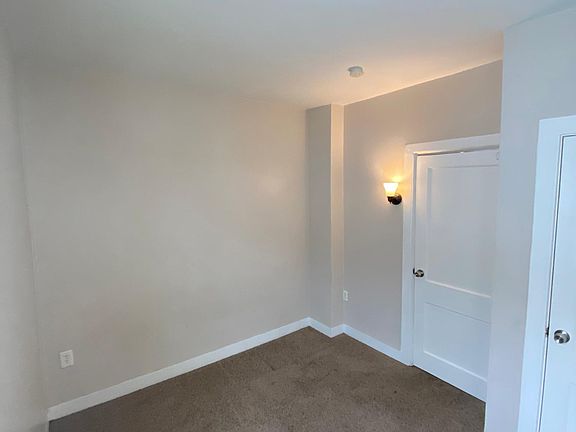 4th image of 2204 Plum St #2