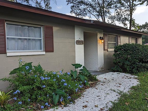 2nd image of 1408 NE 25th Pl