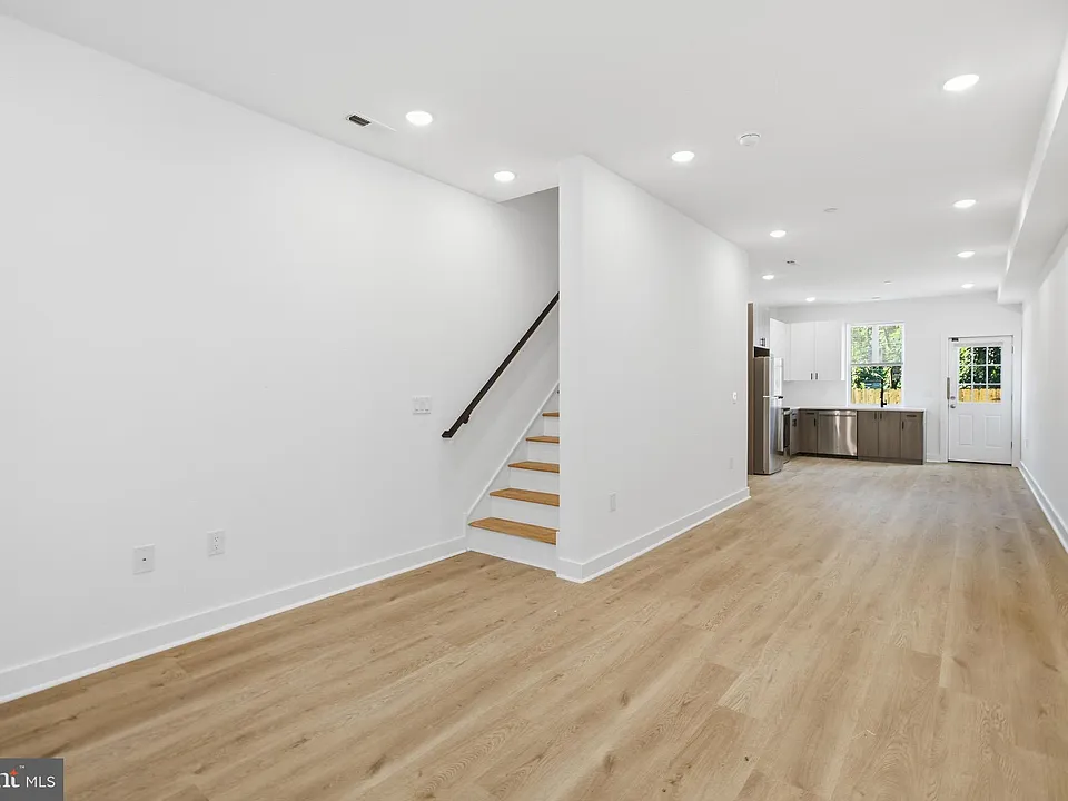 1020 W Arizona St