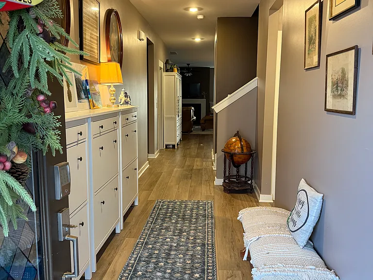 English Oak Dr — Photo 3