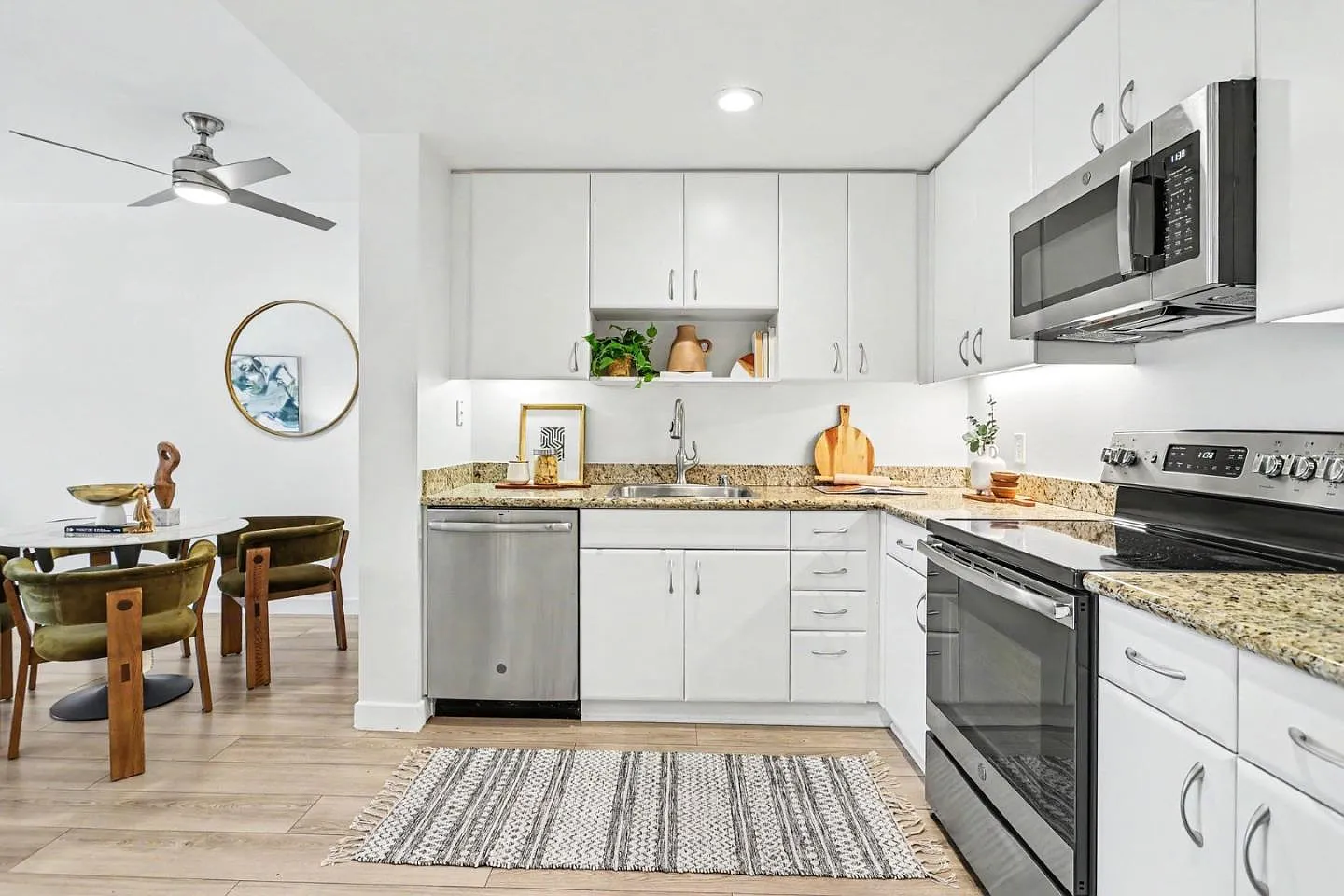 260 King St Unit 555 - Photo 9