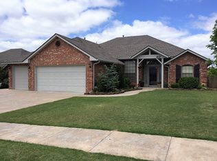 837 SW 39th St, Moore, OK 73160